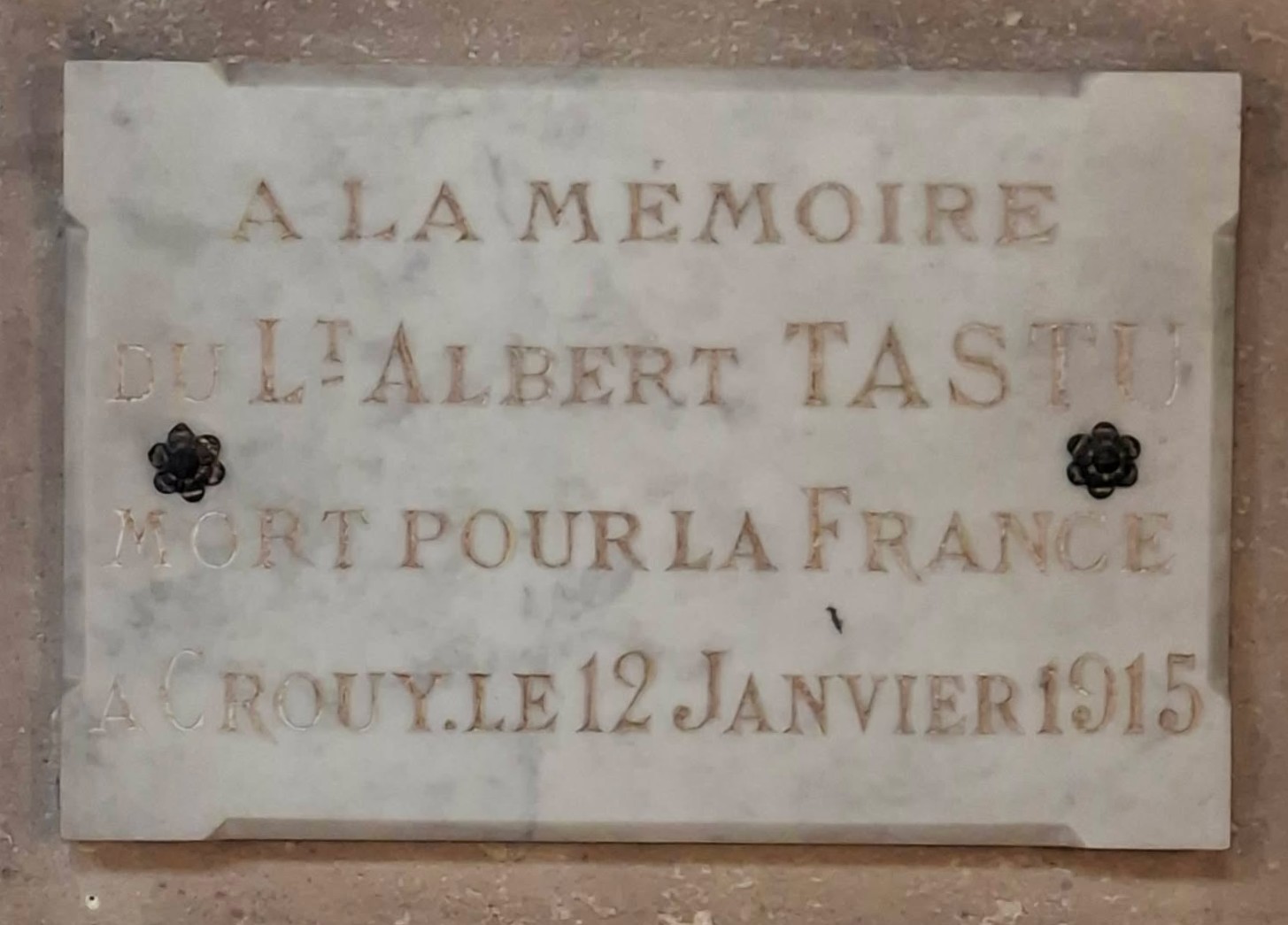 Plaque dans l'Eglise de Crouy (Aisne)