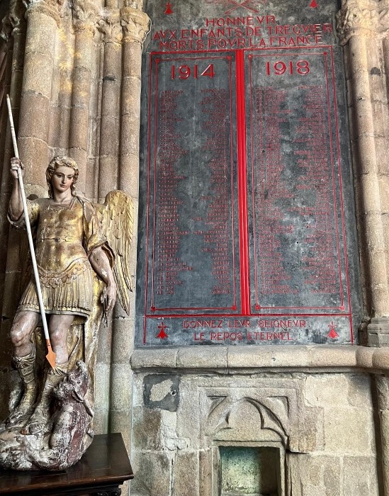 Plaque dans l'Eglise de Tréguier (Côte d'Armor)
