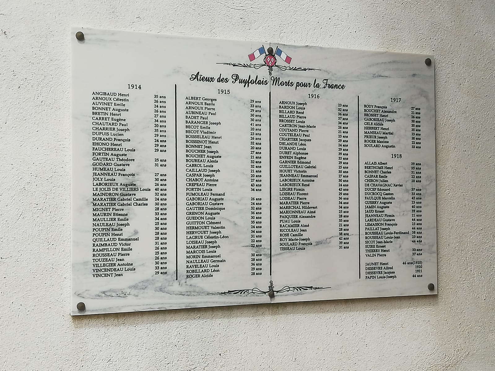 Plaque Parc du Puy du Fou (85) Plaque Parc du Puy du Fou (85)