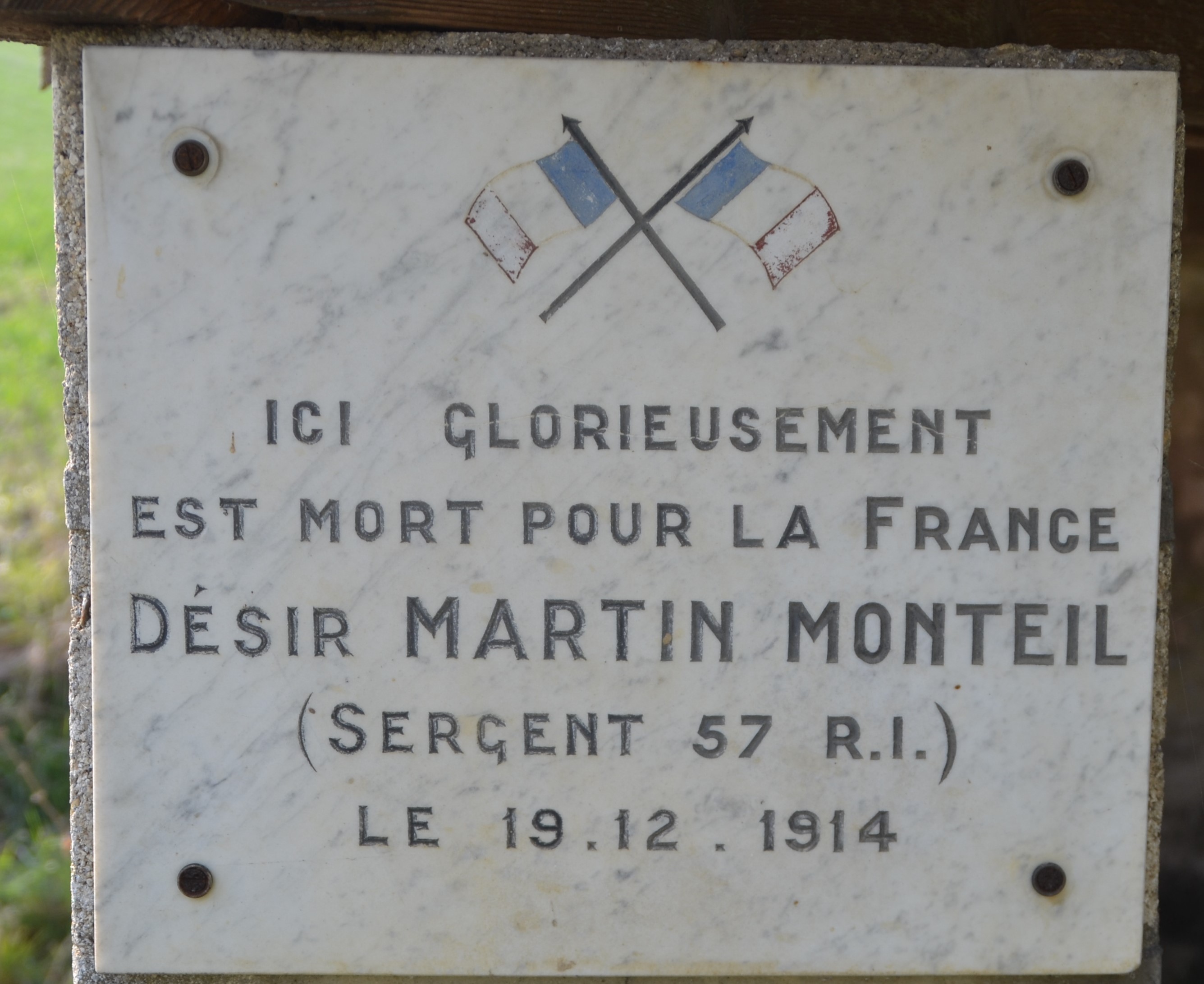 Plaque commémorative Monteil Désiré Martin lavoir à Beaulne (Aisne) Plaque commémorative Monteil Désiré Martin lavoir à Beaulne (Aisne)