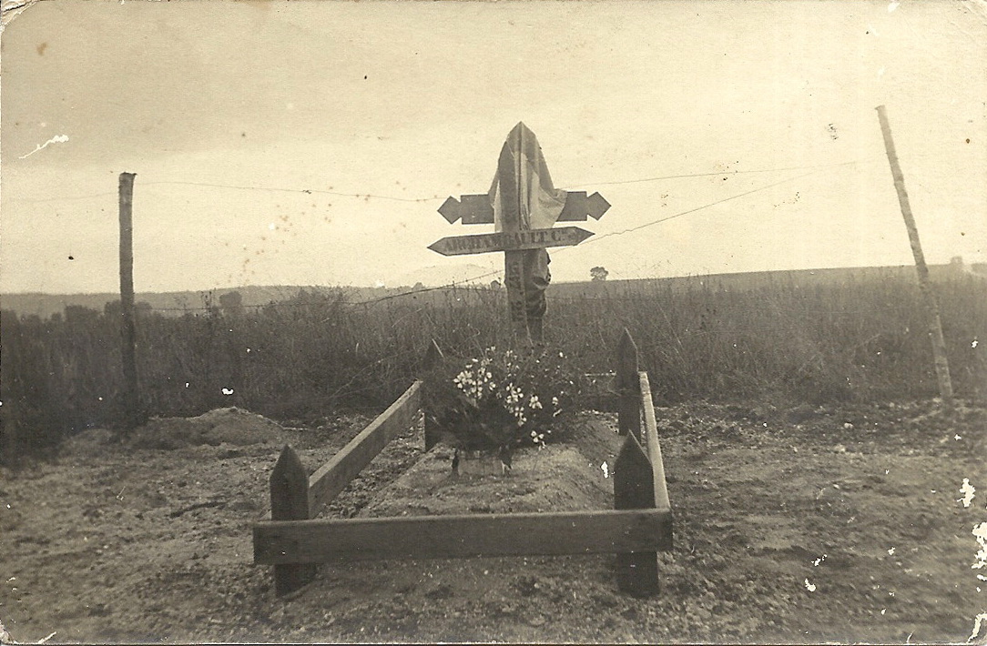 Camille ARCHAMBAULT - sépulture "initiale" avant transfert à la nécropole Beaurepaire à PONTAVERT
