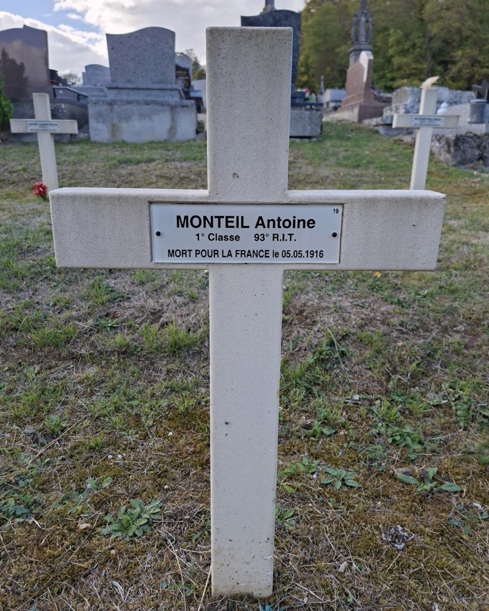 Monteil Antoine sépulture à Acy (02)