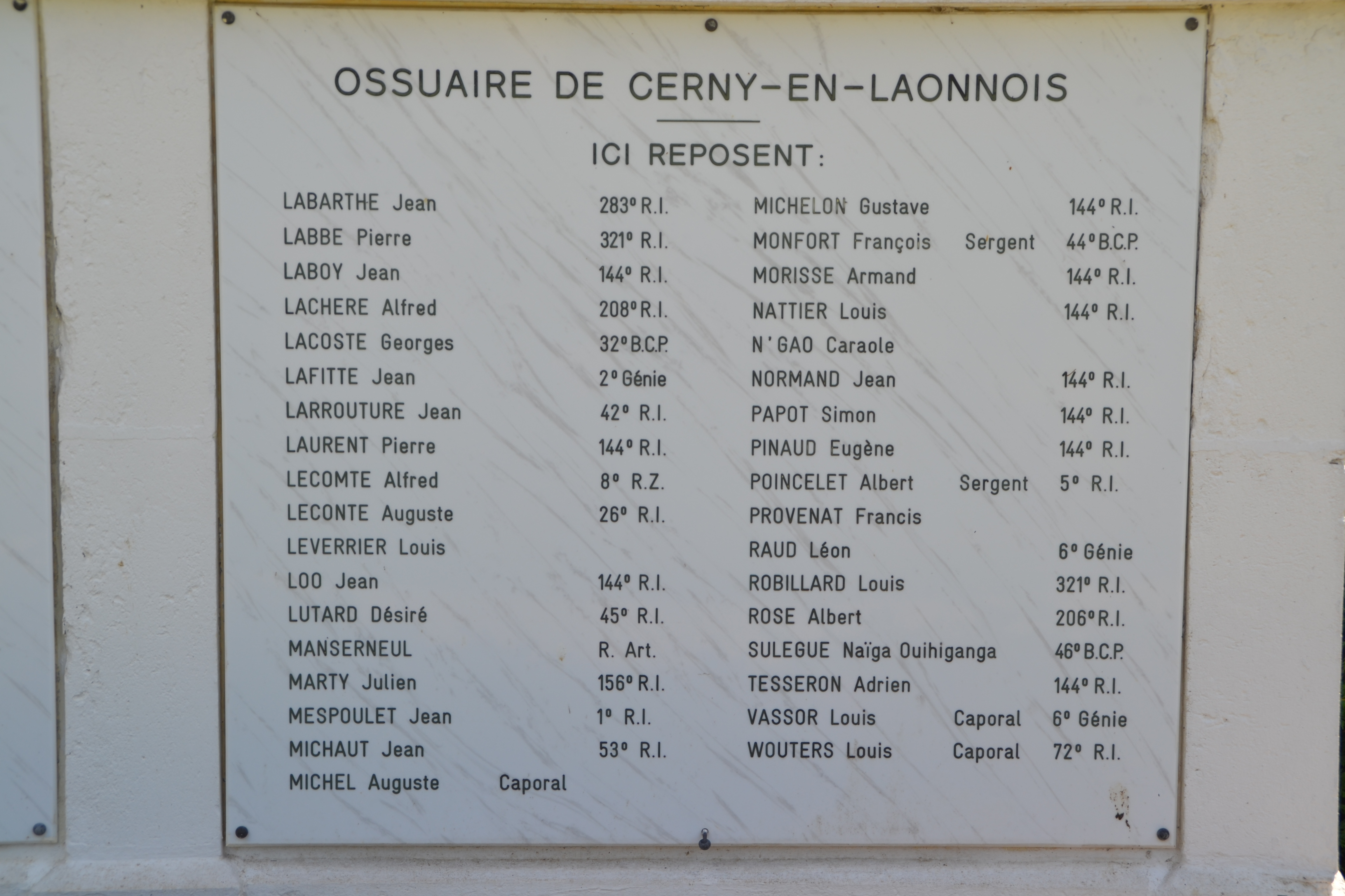 Sépulture commune de Cerny-en-Laonnois de L à W (Aisne)