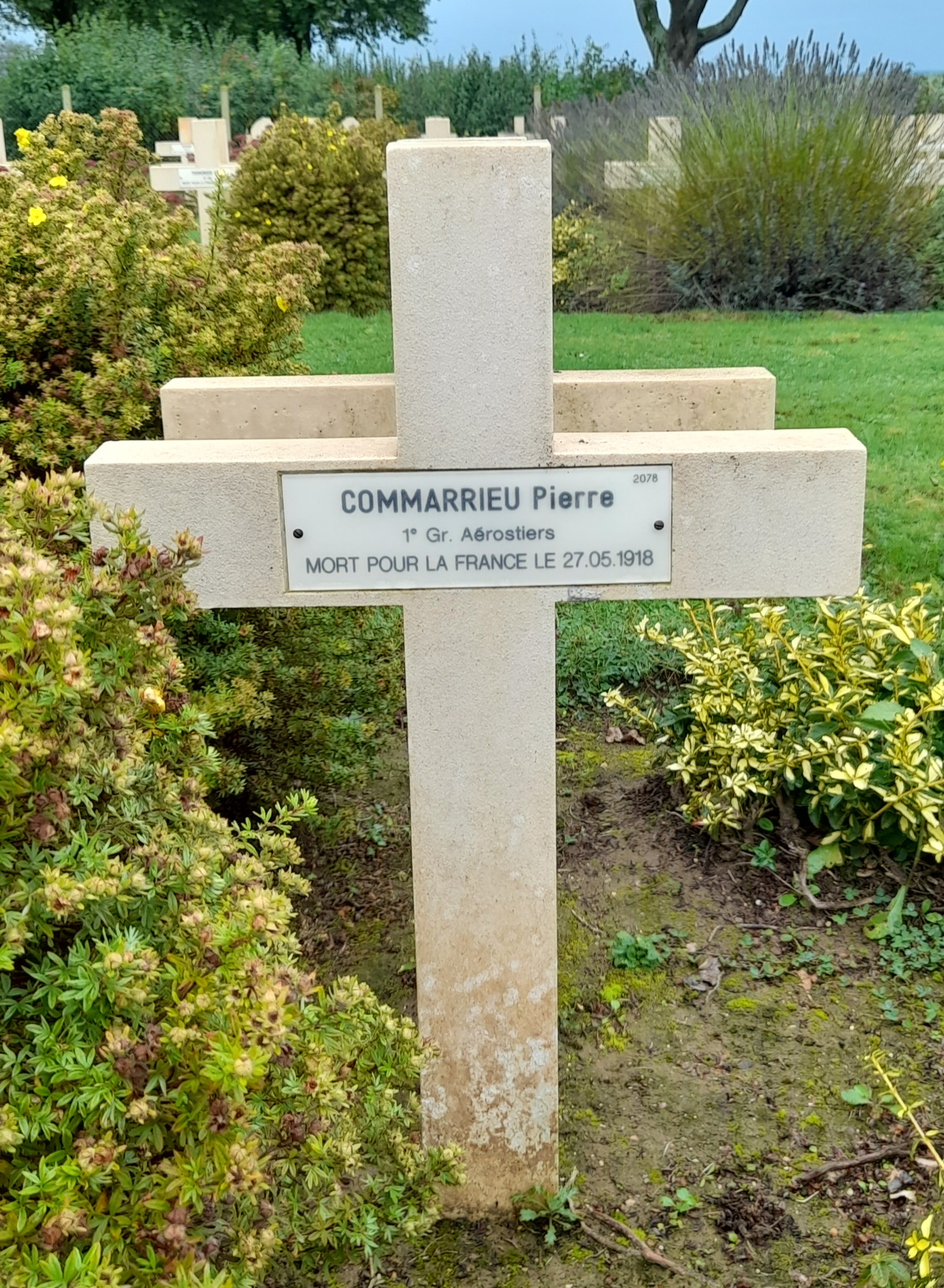 Commarrieu Pierre sépulture à Cerny en Laonnois (Aisne) Commarrieu Pierre sépulture à Cerny en Laonnois (Aisne)