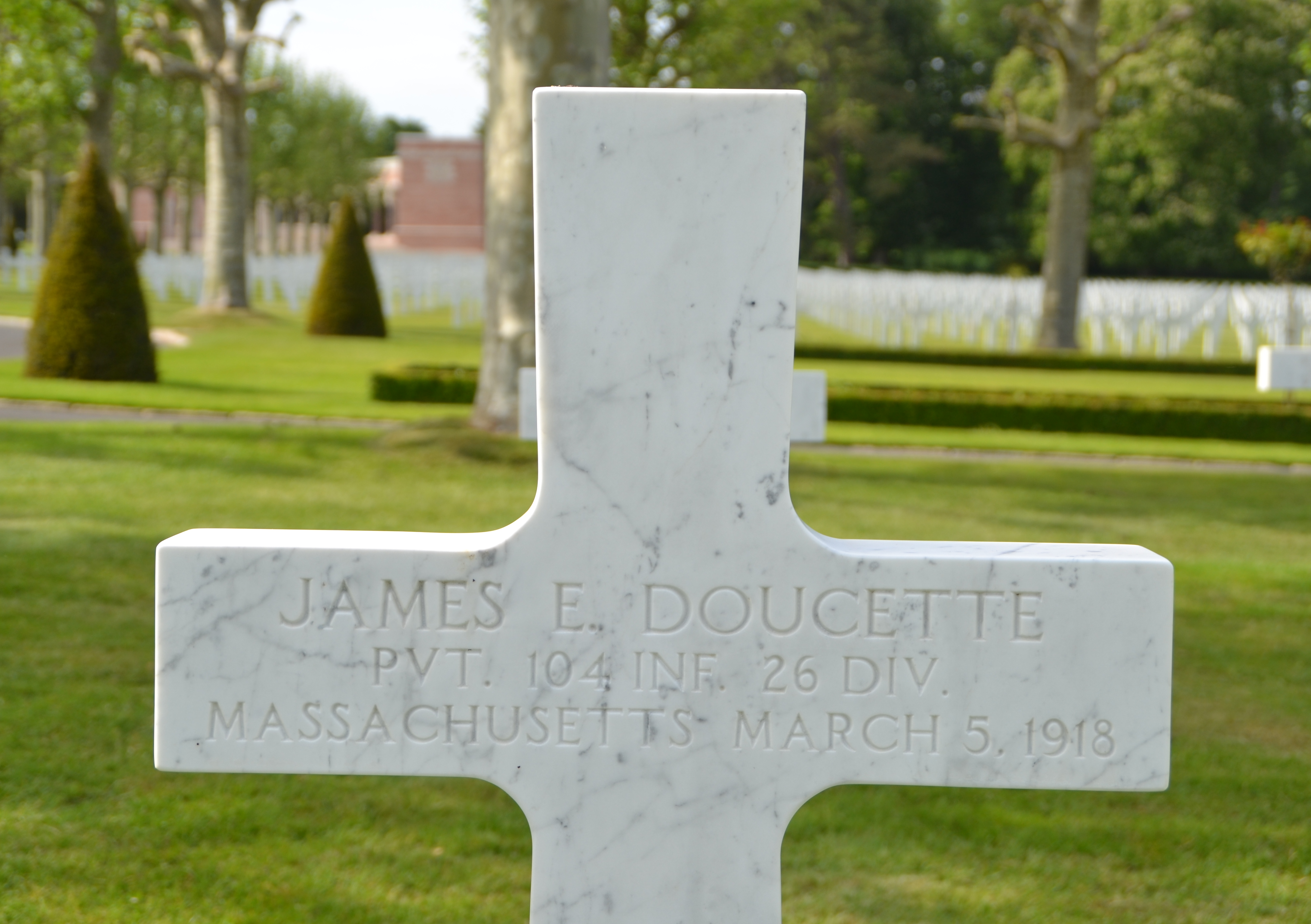 Doucette James E sépulture à Seringes-et-Nesles (Aisne)