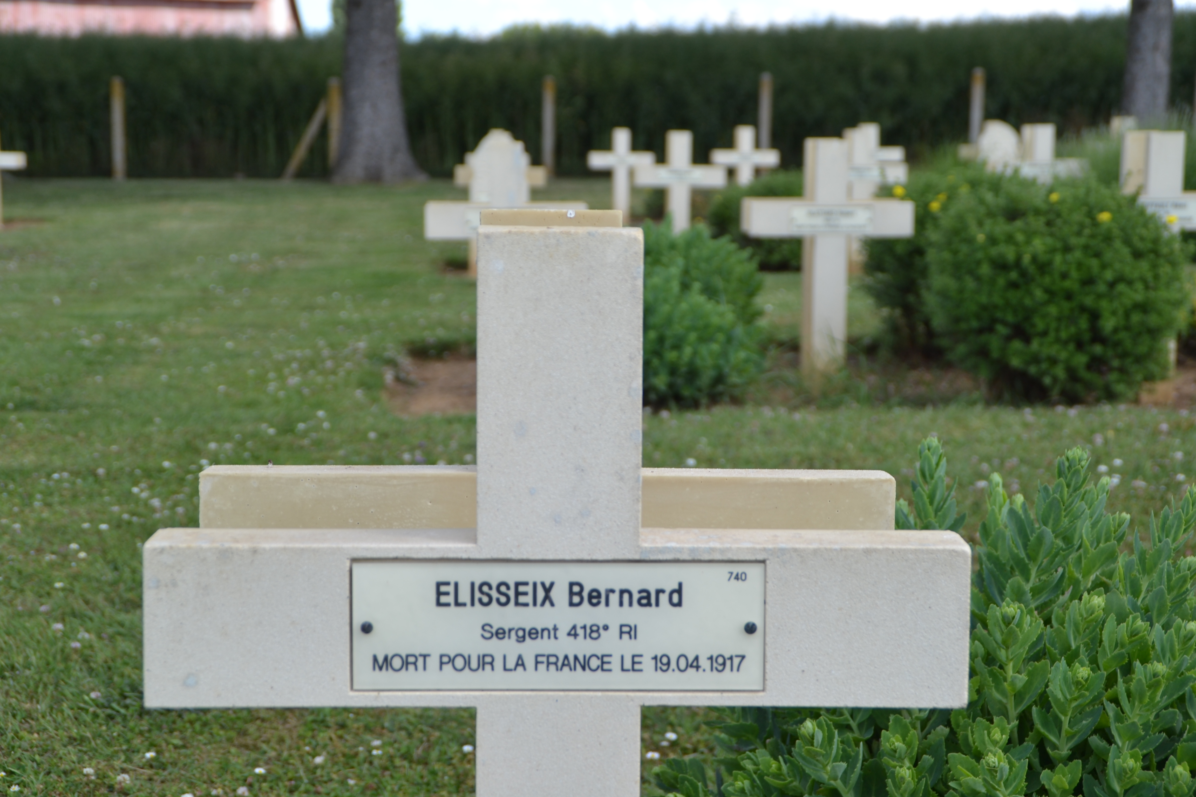 Elisseix Bernard sépulture à Cerny-en-Laonnois (Aisne) Elisseix Bernard sépulture à Cerny-en-Laonnois (Aisne)