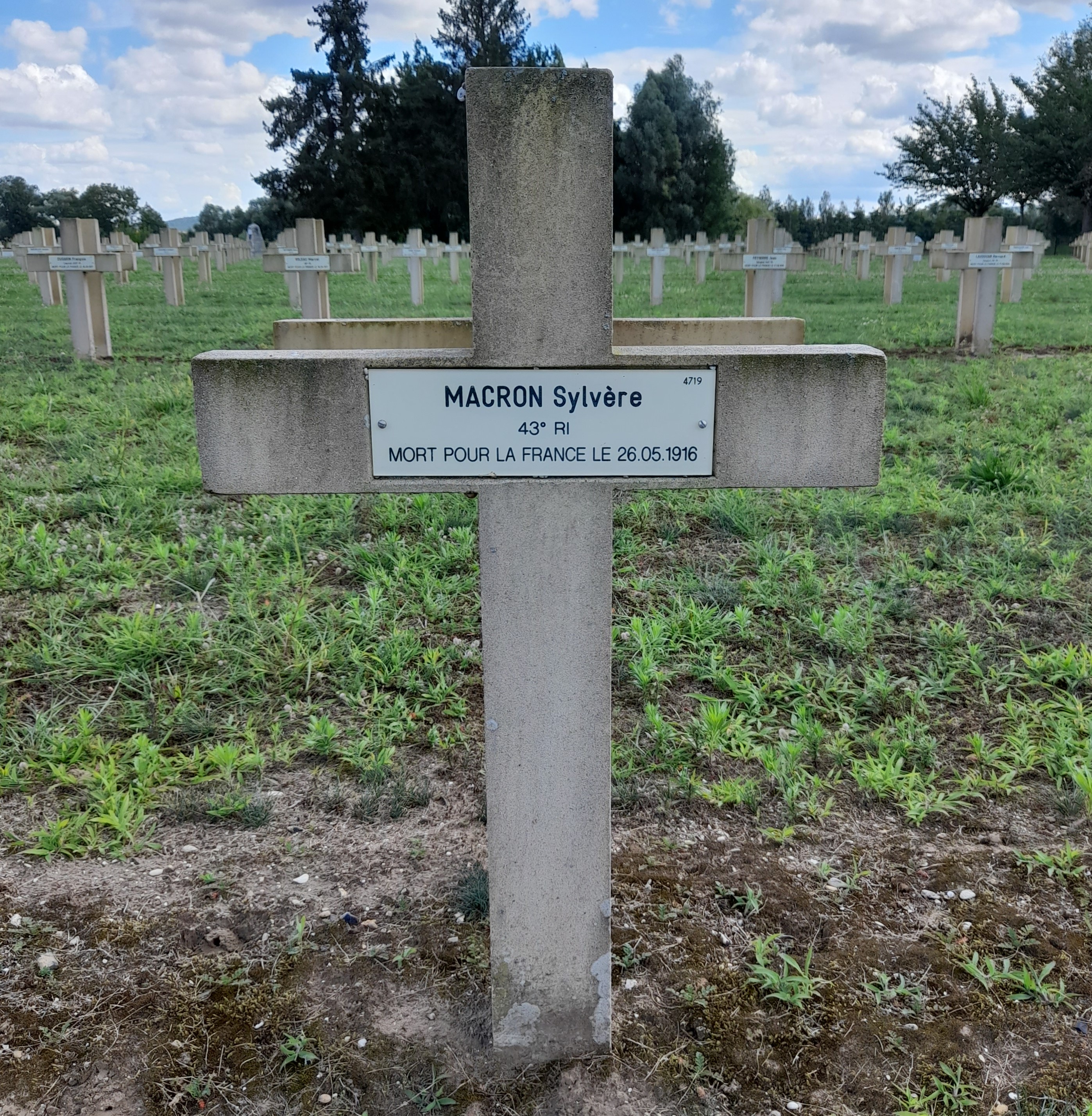Macron Sylvère sépulture à Pontavert