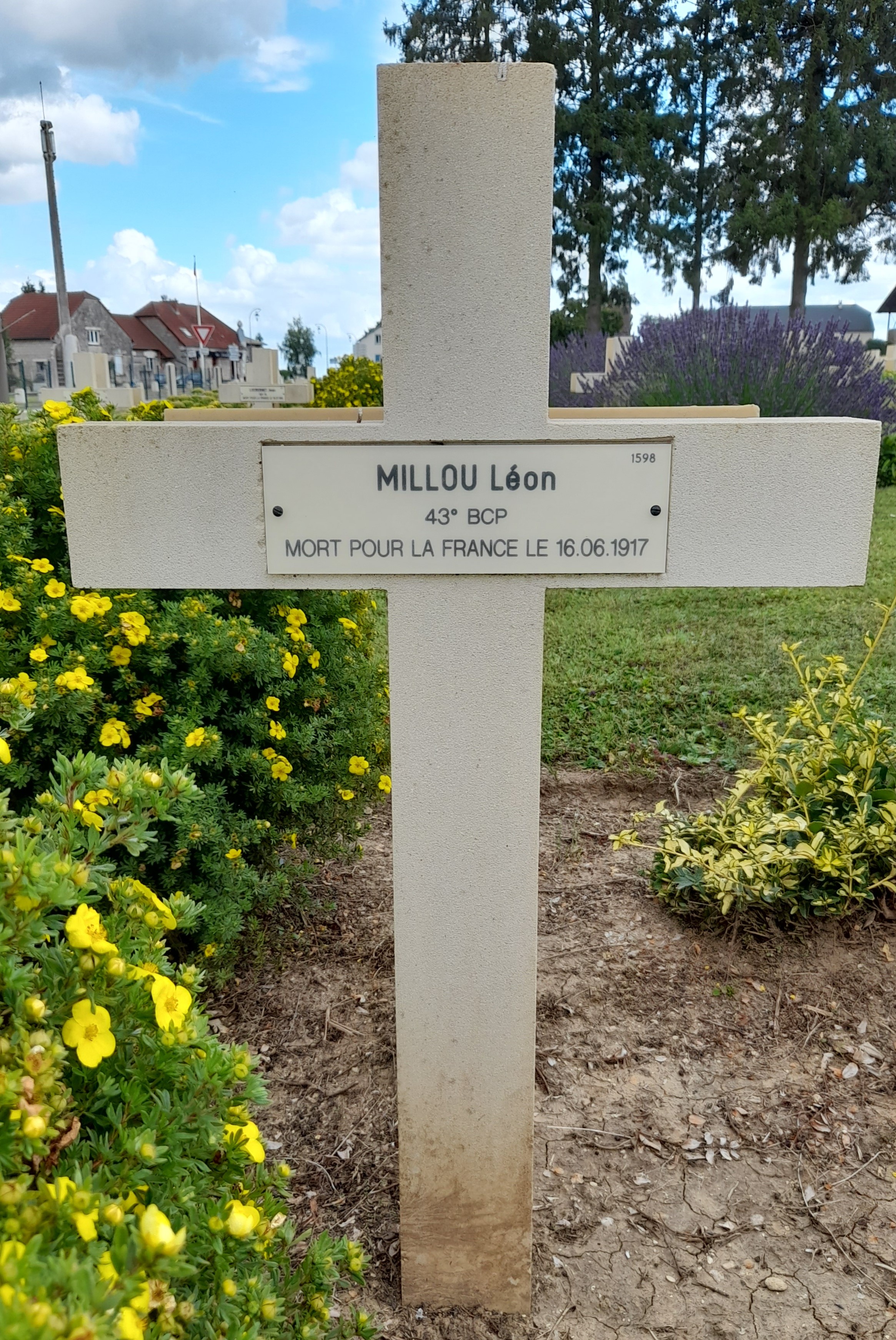 Millou Léon sépulture à Cerny Millou Léon sépulture à Cerny