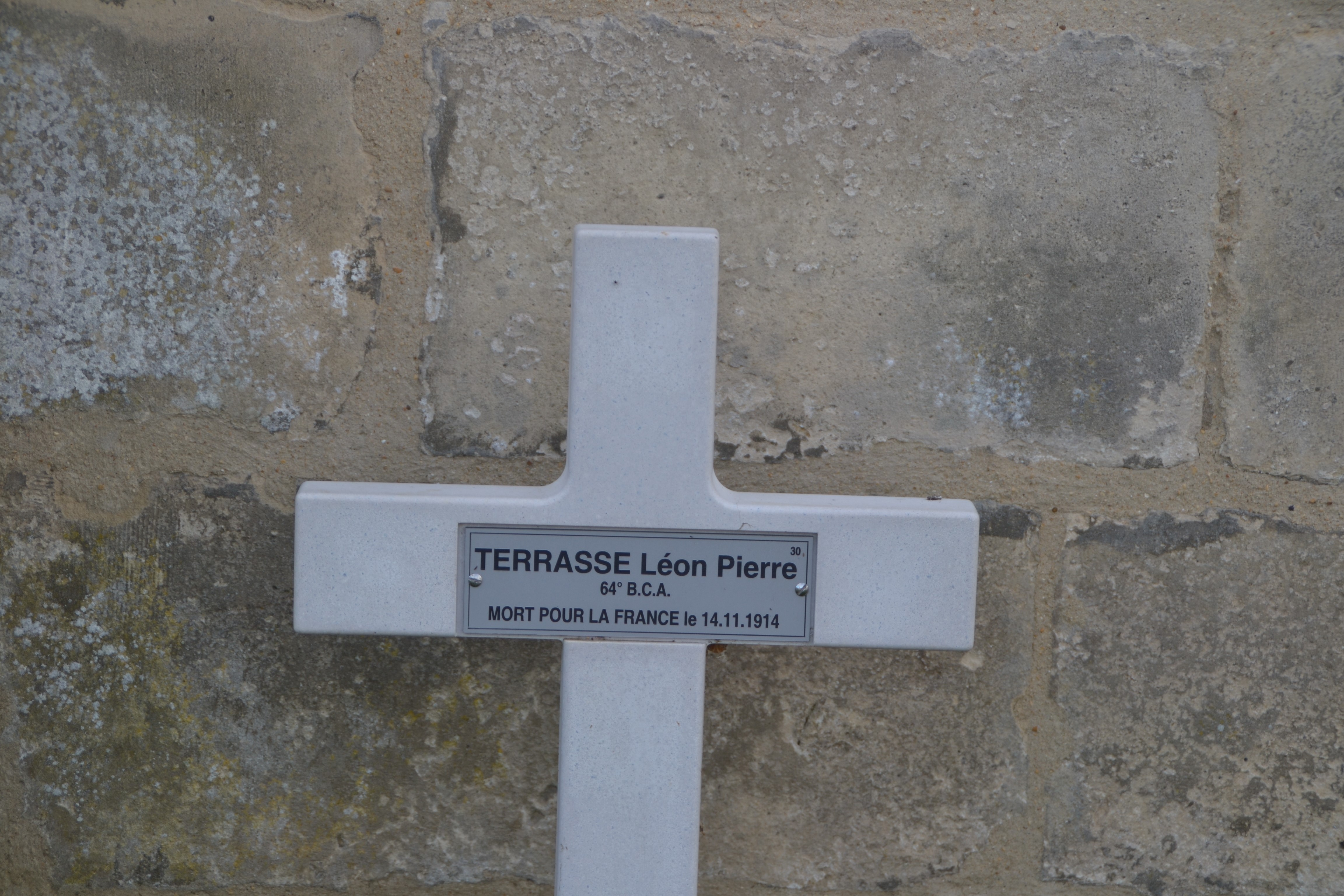 Terrasse Léon Pierre sépulture à Vénizel (Aisne) Terrasse Léon Pierre sépulture à Vénizel (Aisne)