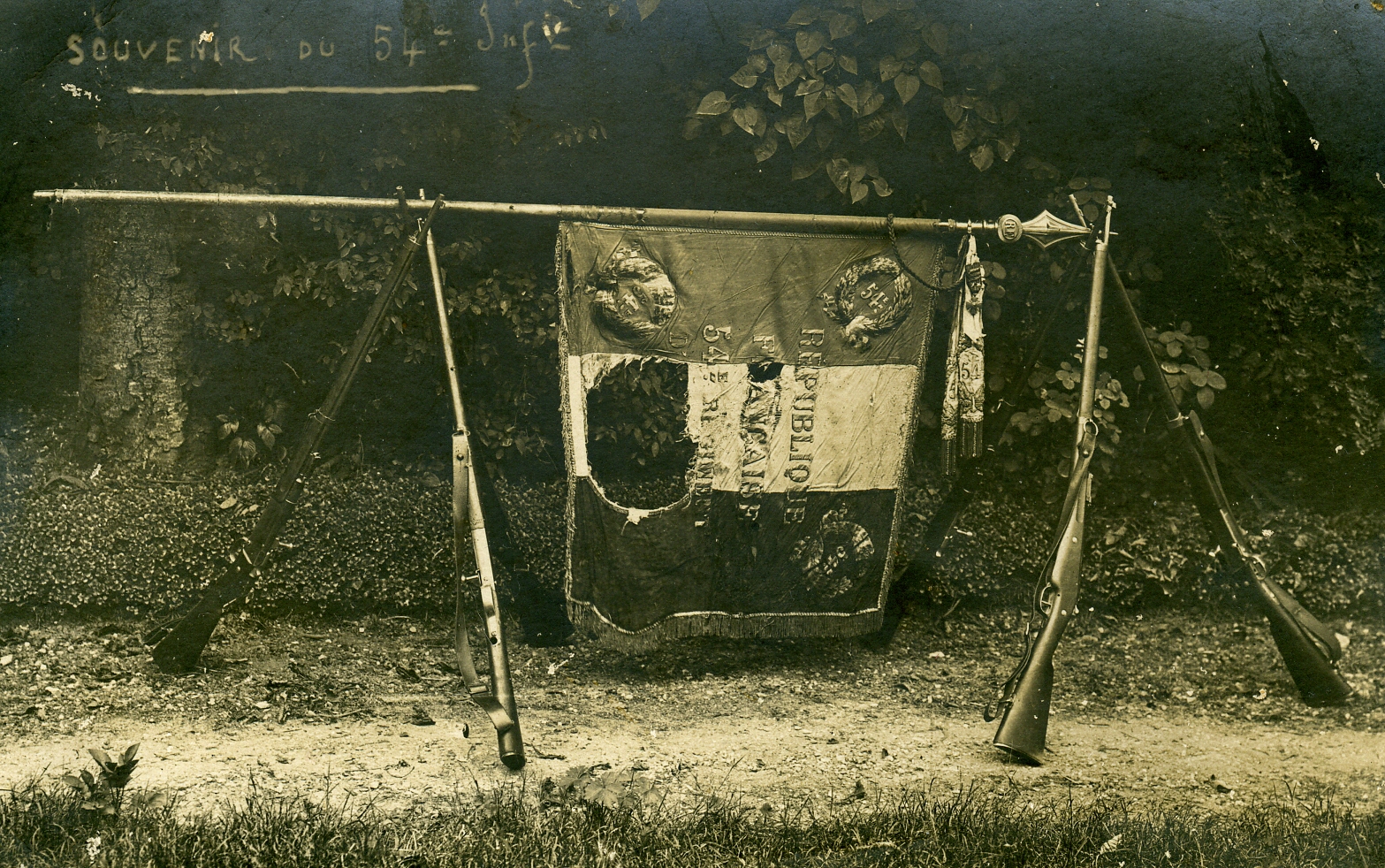 Drapeaux du 54 è Régiment d'Infanterie