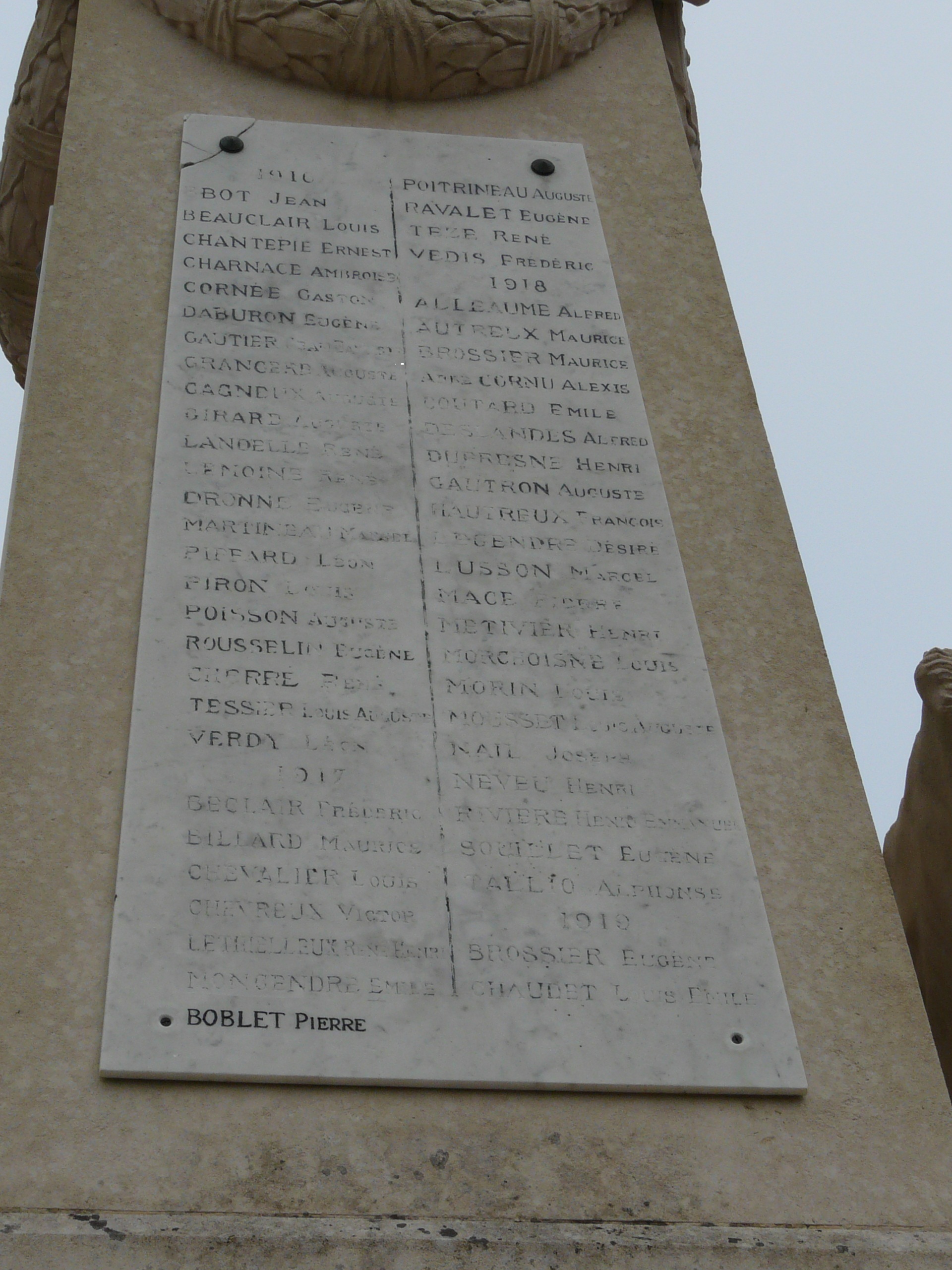 Monument aux morts de Durtal (Maine-et-Loire). Monument aux morts de Durtal (Maine-et-Loire).