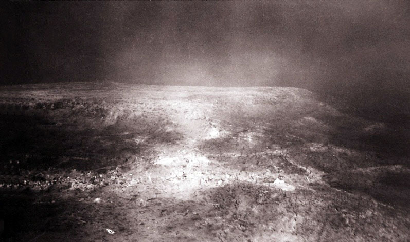 Vue aérienne du plateau de Craonne blanchi par les bombardements, le 4 mai 1917
