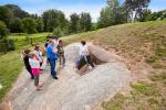 Touristes en visite au fort de Condé (Aisne)