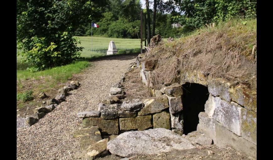 Cave et monument des fusillés de Vingré < Nouvron-Vingré < Guerre 14-18 < WWI < Aisne < Picardie < France