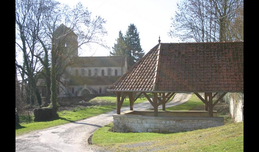 Eglise de Lierval < Aisne