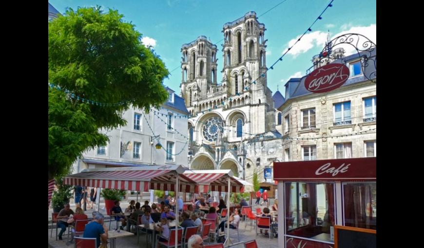 Terrasse vue cathédrale Agora < Laon < Aisne < Picardie