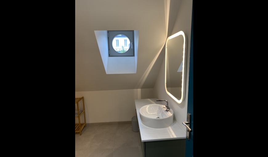 Salle d'eau avec douche à l'italienne