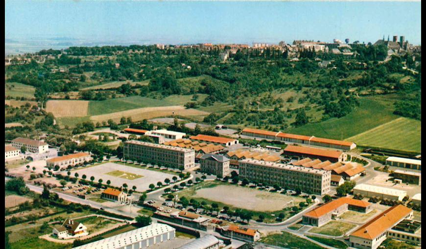 Carte postale ancienne quartier Foch < Laon < Aisne < Picardie 