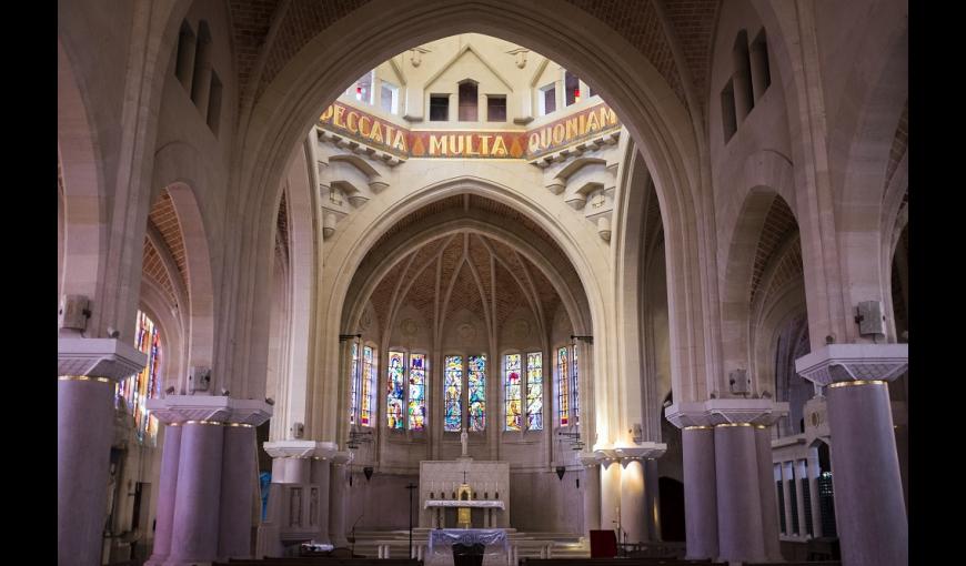 Dans l'église de Mont Notre Dame