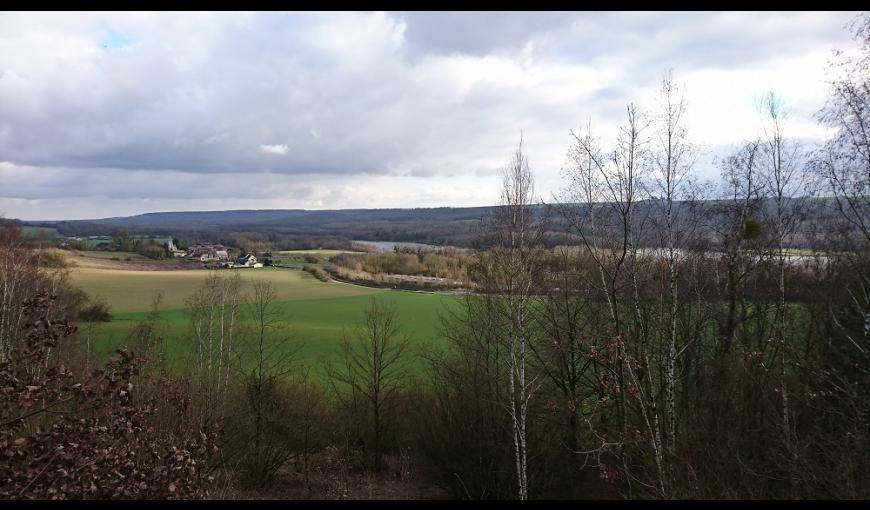 Vue des hauteurs de Neuville