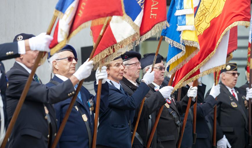 Porte-Drapeaux lors de la cérémonie du Centenaire de la reprise de la Caverne du Dragon