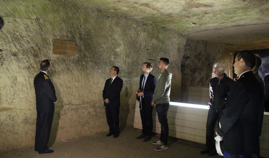 Inauguration d'une plaque commémorative dans les souterrains avec Nicolas Fricoteaux, Président du Département de l'Aisne et Nicolas Basselier, Préfet de l'Aisne, 25 juin 2017