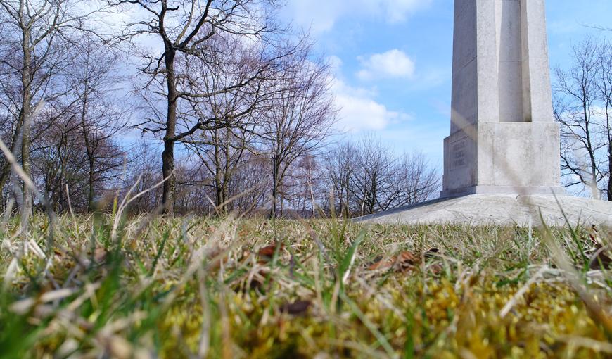 Vue (drone) du monument en hommage au 27e et 27e Bataillon de Chasseurs Alpins situé à Braye-en-Laonnois (Aisne)