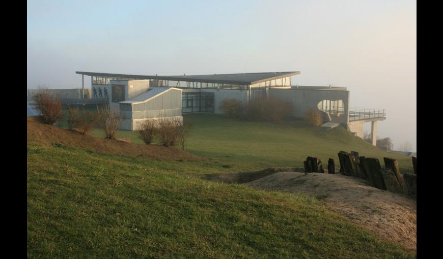 Vue sur le bâtiment de la Caverne du Dragon-Musée du Chemin des Dames (Aisne)