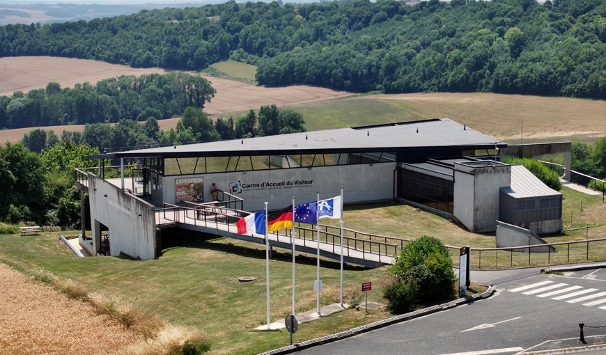 Vue aérienne du bâtiment de la Caverne du Dragon 