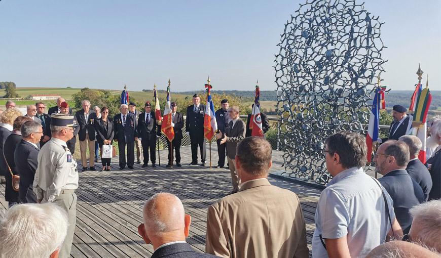 Cérémonie du Souvenir Français au monument "Ils n'ont pas choisi leur sépulture" en octobre 2023