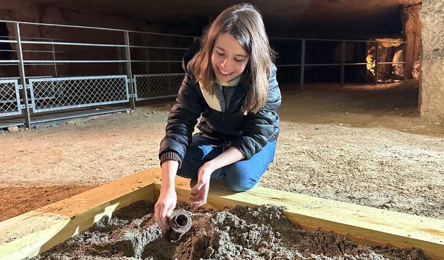 Atelier "archéologie" à la Caverne du Dragon