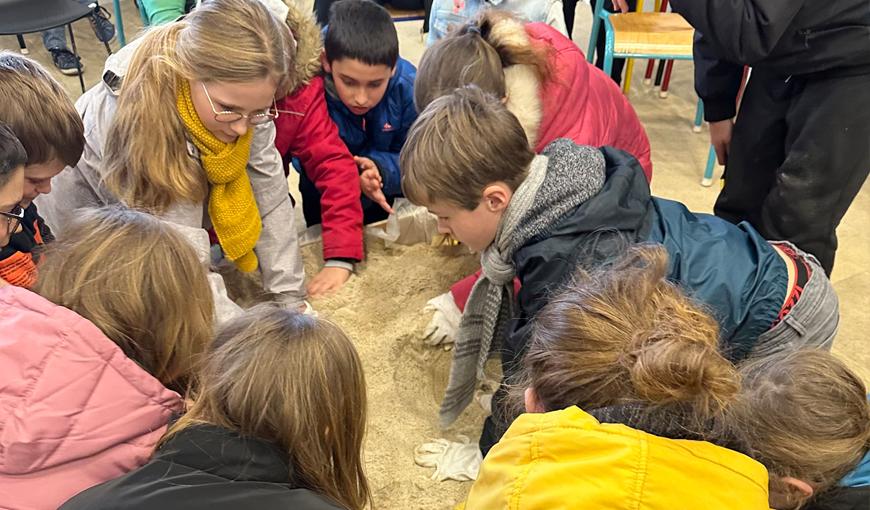 Atelier archéologique au Centre d'Accueil du Visiteur du Chemin des Dames