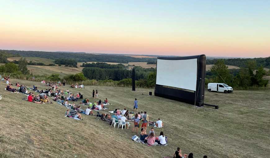 Cinéma de plein-air à la Caverne du Dragon