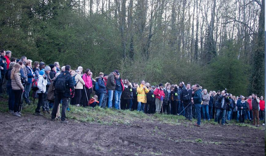 La marche "sans casque et sans arme" à l'aube, à Craonne, le 16 avril 2018