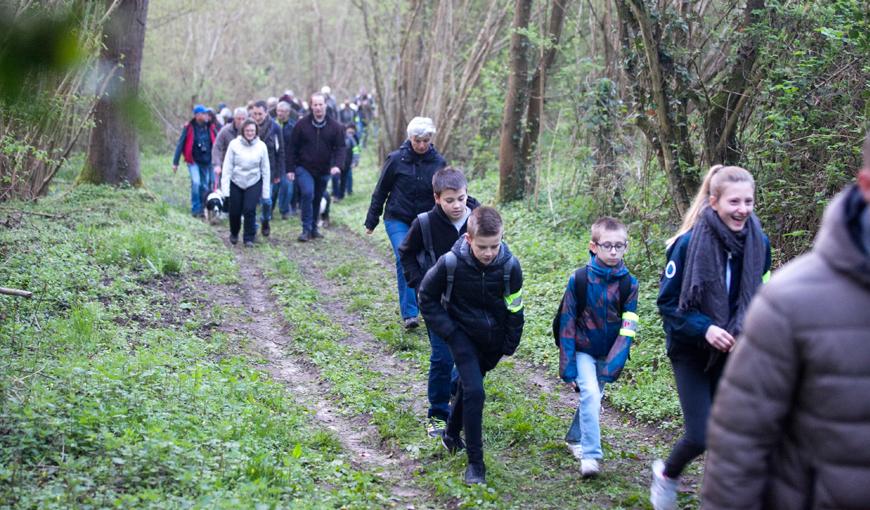 La marche "sans casque et sans arme" à l'aube, à Craonne, le 16 avril 2018