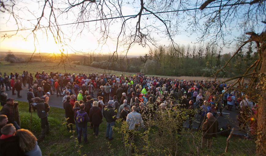 La marche "sans casque et sans arme" à l'aube, à Craonne, le 16 avril 2018