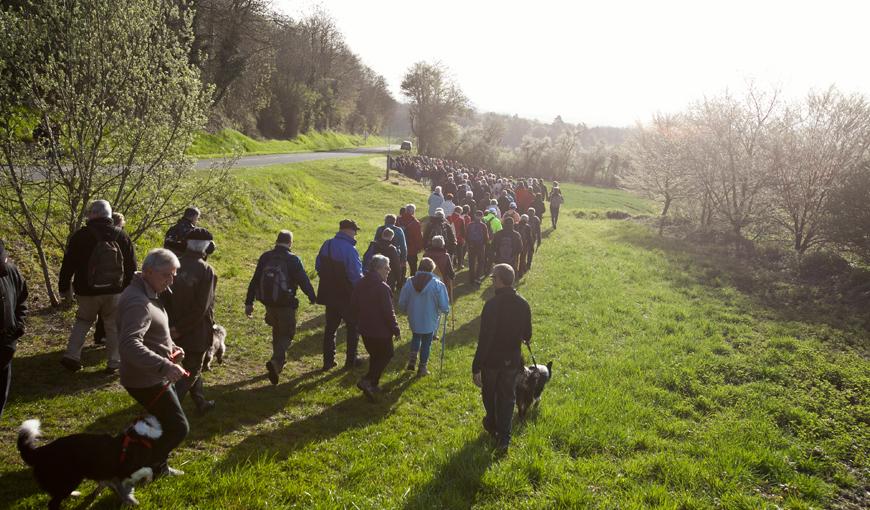 La marche "sans casque et sans arme" à l'aube, à Craonne, le 16 avril 2018