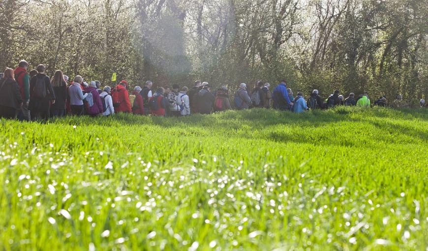 La marche "sans casque et sans arme" à l'aube, à Craonne, le 16 avril 2018