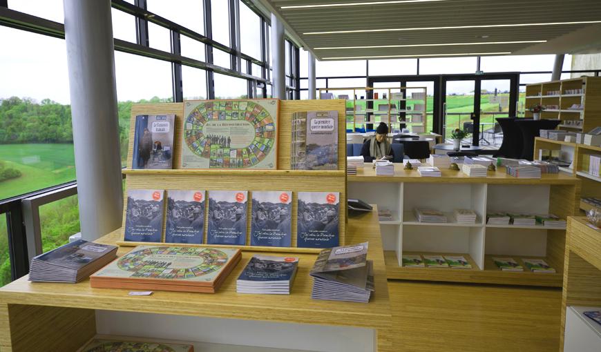 Le nouvel espace libraire-boutique du Centre d'Accueil du Visiteur du Chemin des Dames, mai 2019.