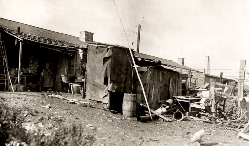 La reconstruction dans l'Aisne : La Fère, abri provisoire. Années 1920.