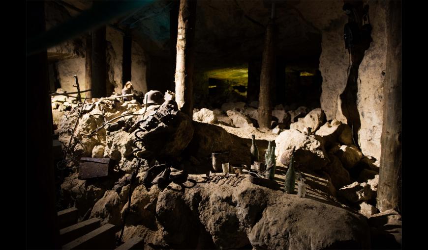 Effets personnels de soldats, dans les souterrains de la Caverne du Dragon (Aisne).