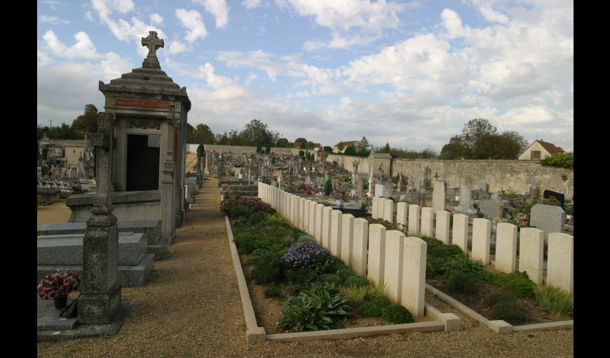 Sépultures britanniques au cimetière communal de Braine (Aisne)