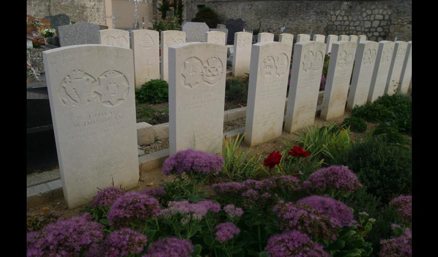 Sépultures britanniques au cimetière communal de Braine (Aisne)