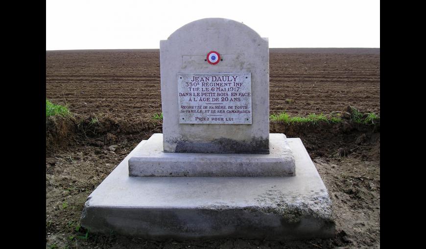 Monument à la mémoire de Jean Dauly à Ostel (Aisne)