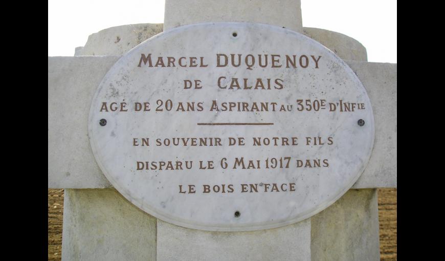 Monument à la mémoire de Marcel Duquenoyà Ostel (Aisne)