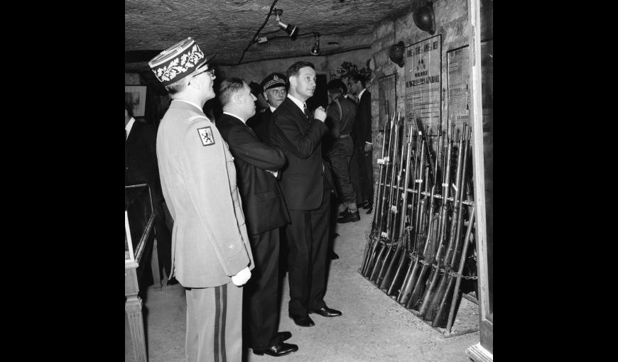 L'ancien musée de la Caverne du Dragon, photographie prise lors de l'inauguration le 4 mai 1969