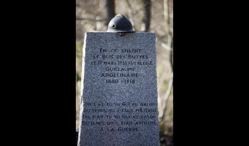 Stèle Guillaume Apollinaire lors de la cérémonie hommage le 17 mars 2016