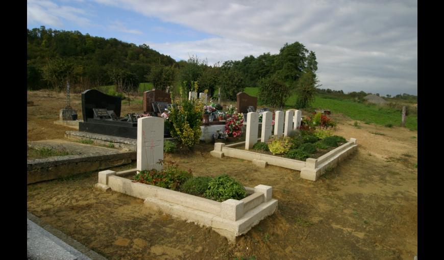 Cimetière communal de Moulins (Aisne)