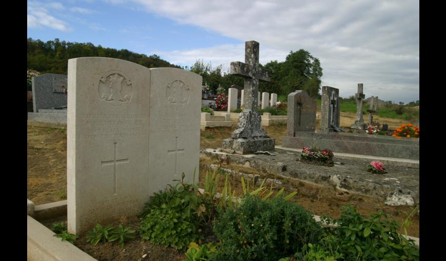 Cimetière communal de Moulins (Aisne)