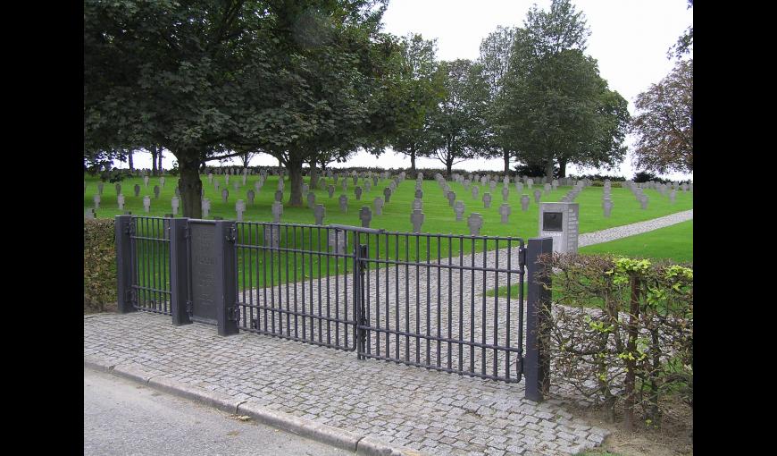 Entrée du cimetière allemand de Vauxbuin, Aisne